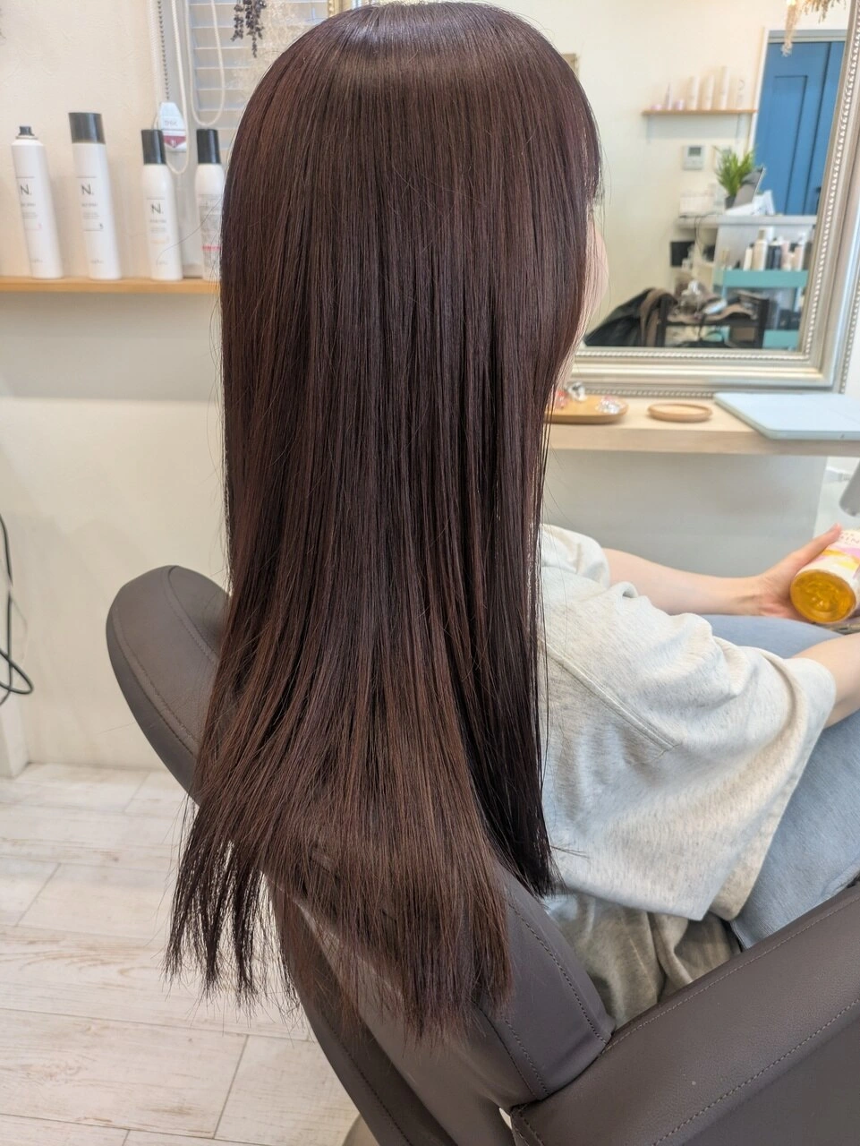 a-o鎌倉の髪質改善カラーの実例。艶のあるブラウンのストレートヘア